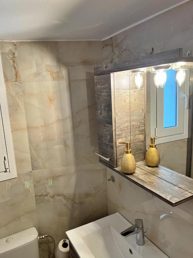 Apollonion Luxury Apartment Near The Metro Station Athena Bagian luar foto